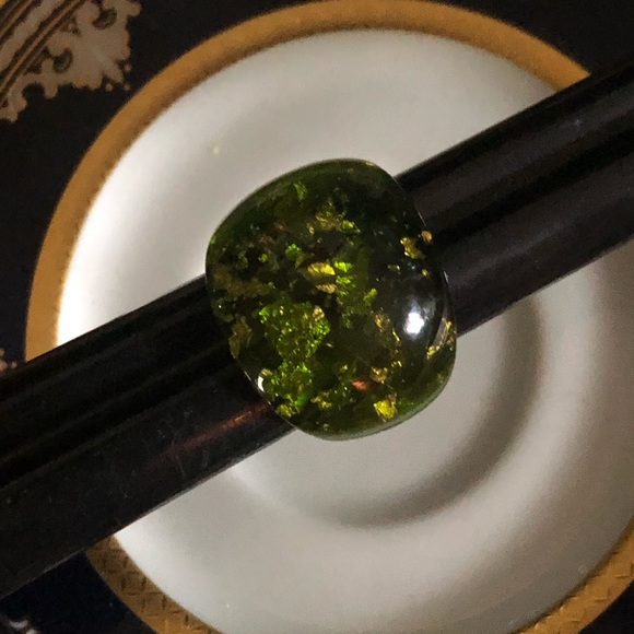 Vintage Green Lucite Gold Foil Flecks Bubble Ring - Picture 5 of 9